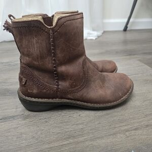 UGG Neevah Brown Leather Side Zip Womens Size 9 Outdoor Preppy Barn